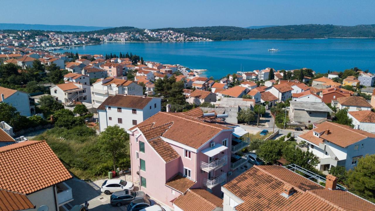 Family Friendly Apartments With A Swimming Pool Okrug Gornji, Ciovo - 16893 Trogir Exterior photo