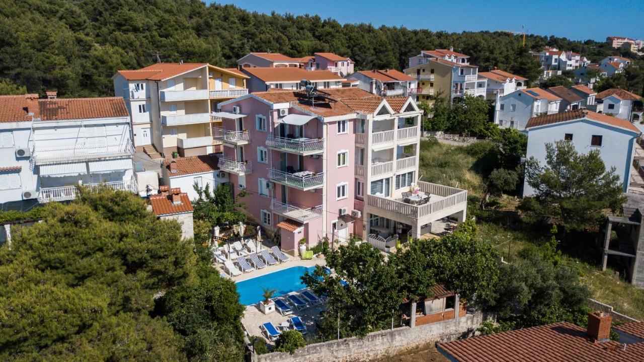 Family Friendly Apartments With A Swimming Pool Okrug Gornji, Ciovo - 16893 Trogir Exterior photo