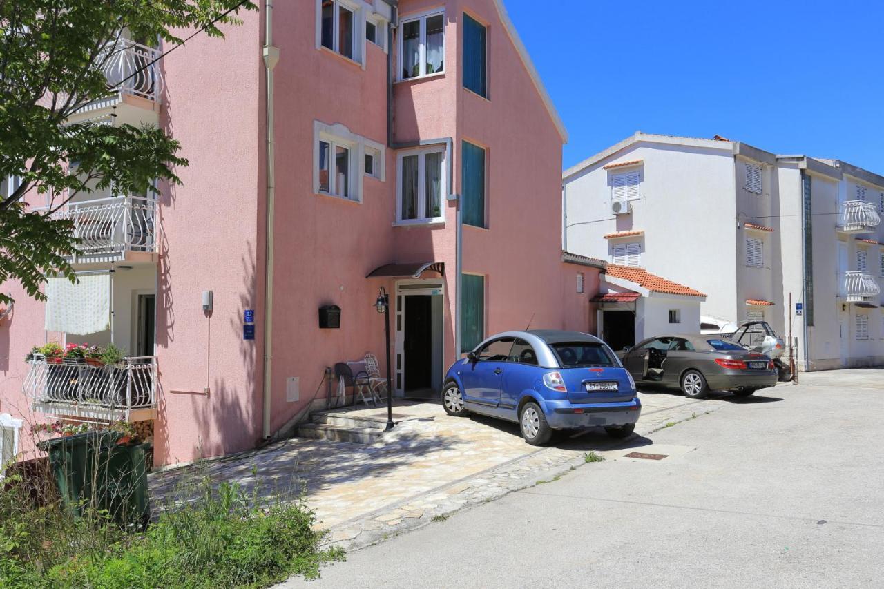 Family Friendly Apartments With A Swimming Pool Okrug Gornji, Ciovo - 16893 Trogir Exterior photo