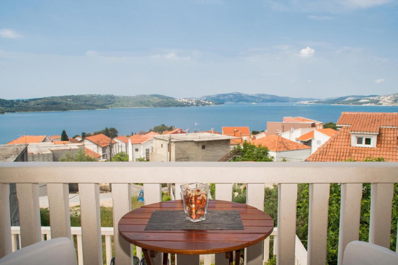 Family Friendly Apartments With A Swimming Pool Okrug Gornji, Ciovo - 16893 Trogir Exterior photo